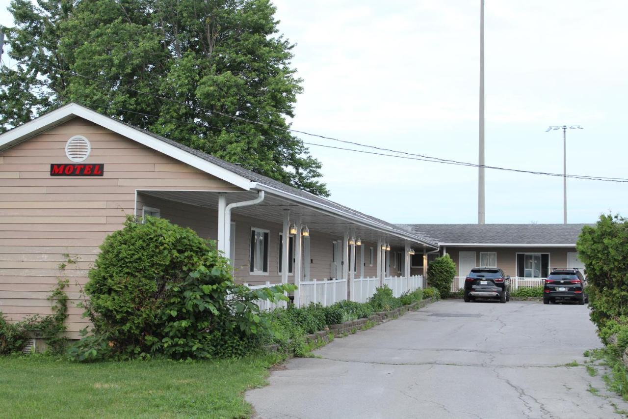 Le Marigot Hotel Vaudreuil-Dorion Exterior photo